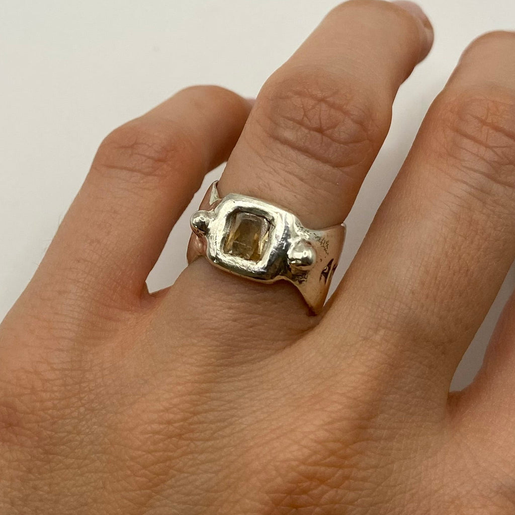 Amor Vincit Omnia ring